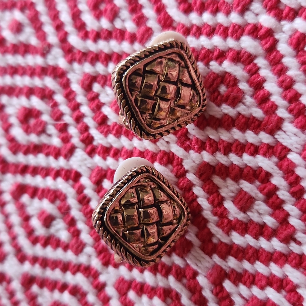 Vintage dainty square braided gold tone clip earrings